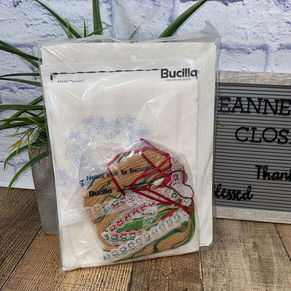 Vintage 1993 Bucilla Pillowcase Christmas Doll Stamped Embroidery Kit 83105 NIP - Picture 5 of 6